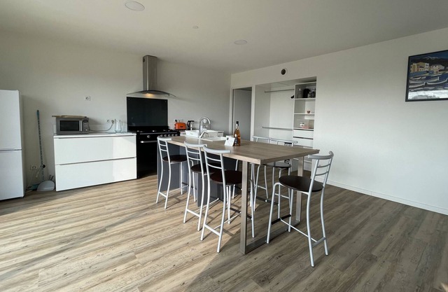 House Of 100 M² 10 Min Walk From The City!