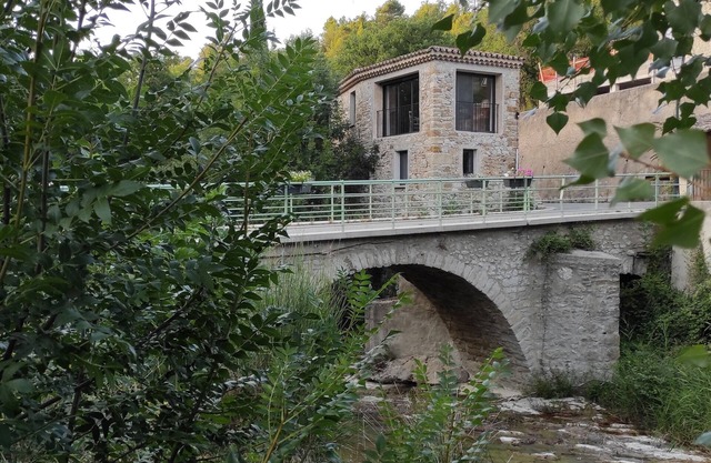House of character, on the banks of a river, in the heart of Drôme provençale !