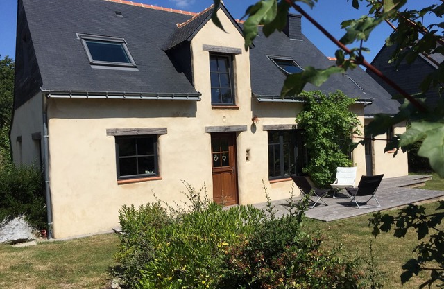 Casa de encanto en el cáñamo y cal madera entre el mar, ríos y el campo