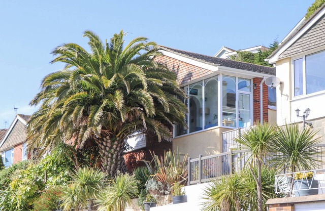 HOUSE OF EMMA, pet friendly, character holiday cottage in Paignton