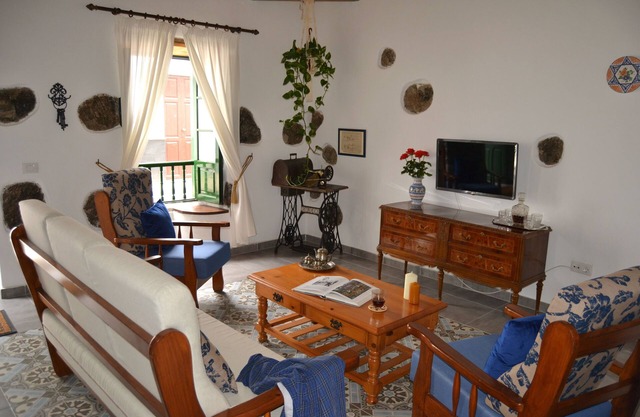 Casa del S.XX recién reformada. Ideal para senderismo (hiking). Zona tranquila.