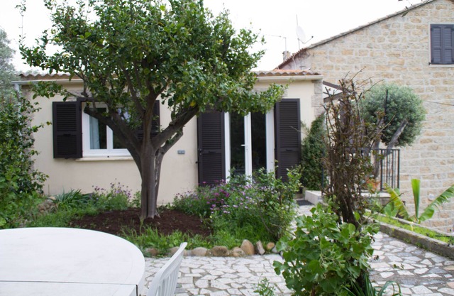 Casa en Porto Pollo con jardín