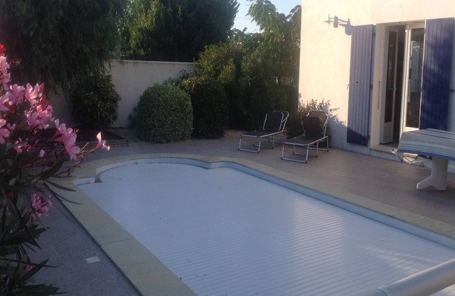 Casa en terreno cerrado con piscina climatizada (WIFI)