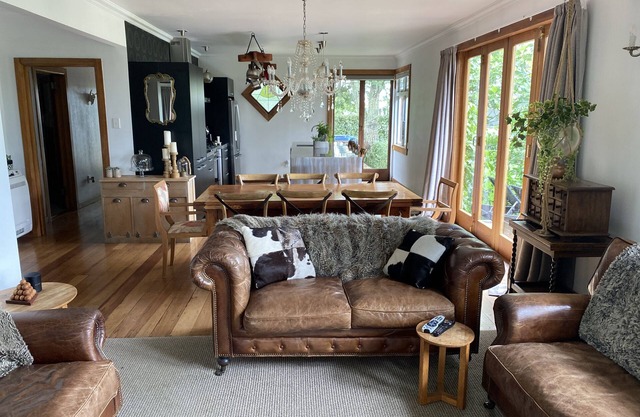 House on orchard with pool-5 mins to Havelock North