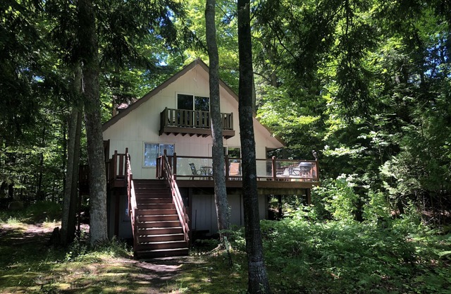 Omena-West Grand Traverse Bay-Sleeps 10 Great budget alquiler de ca���������������da amigable