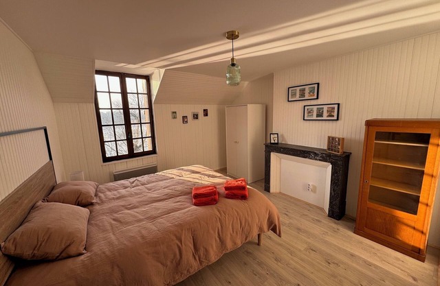 House on the banks of the Seine, 1H15 from PARIS