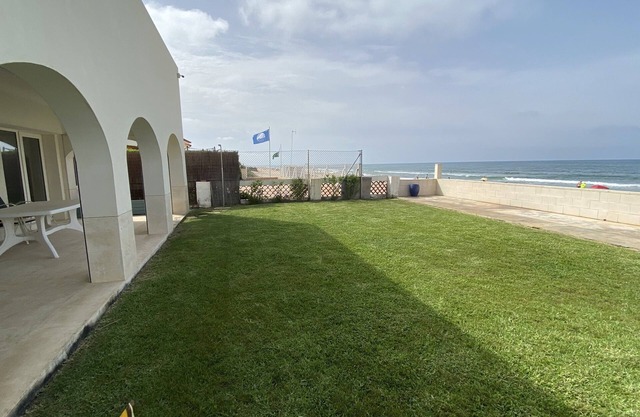 Casa en la playa a 30 metros de la orilla del mar, primerisima linea