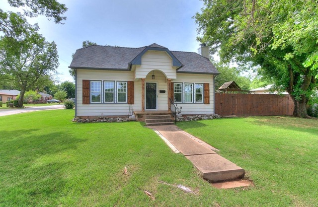 House on The Hill in the Heart of Edmond