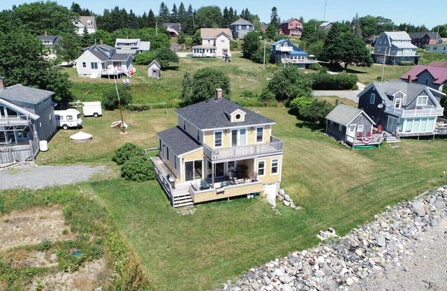 Casa en el borde del agua en Jonesport, Maine
