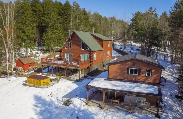 House , outdoor lounge area , near skiing