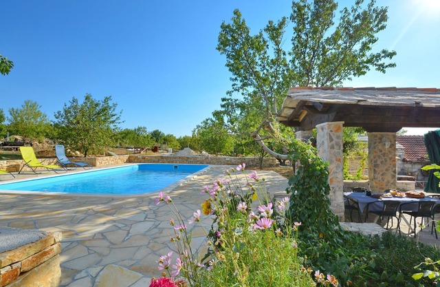 House Pavlovi dvori (87901-K1) - Gornje Biljane