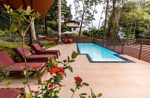 Private House with Pool into jungle trail to famous Playa la Macha