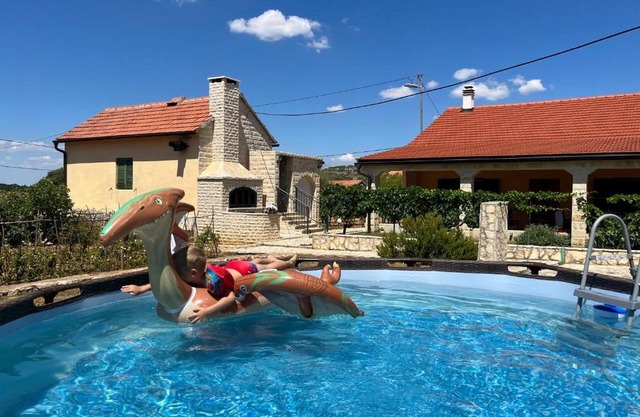 House Runaway Cottage (95921-K1) - Unešić