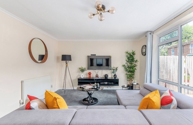 Charming London House with 3 Bedrooms near O2Arena