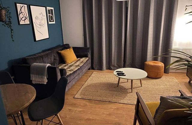 House-Sleeps3-Parking-Garden-PetFriendly