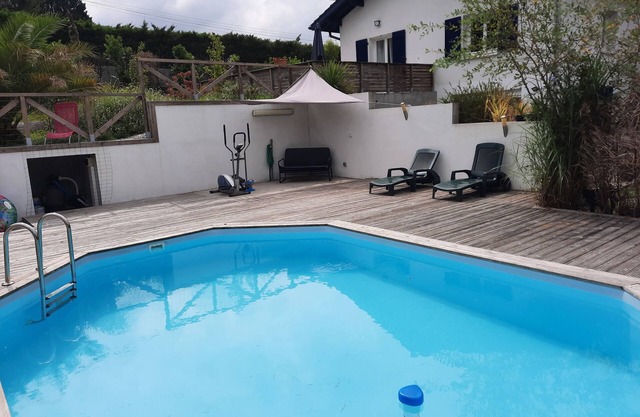 Casa / POOL 10 MINUTOS DE BIARRITZ y 5 minutos de BAYONNE