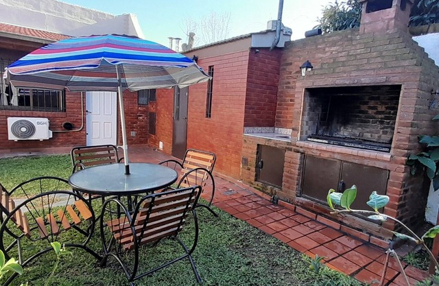 Casa tipo PH ubicada en contrafrente del jardín, en zona Unicenter San Isidro