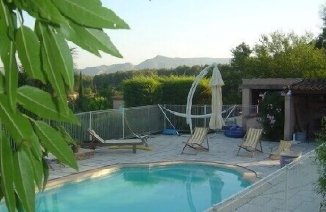 Casa muy tranquila, accés PISCINA, entre Cassis y Aix en Provence, despejada Vista