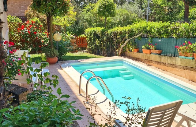 CASTAÑAS VILLA DEI CON PISCINA 9 KM RIVIERA DEL CONERO