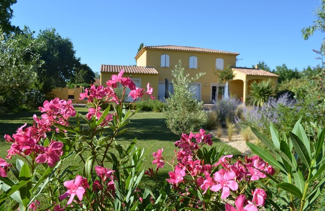 House / Villa - EYGUIERES
