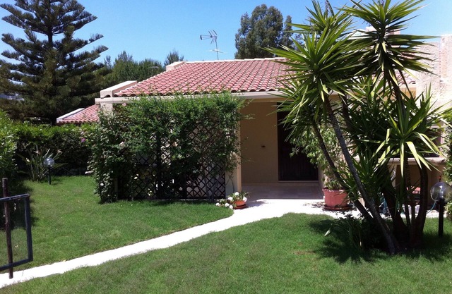Villa confortable con gran jardín cerca del mar y Villasimius