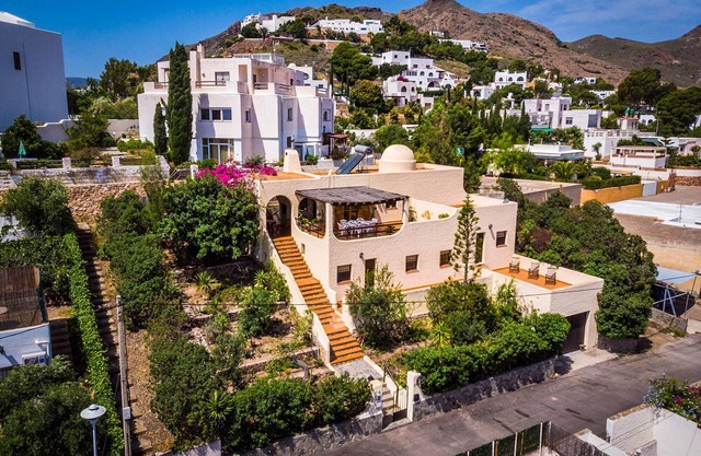¡Oferta descuento de Casa de 2 plantas orientado al mar con magníficas vistas!