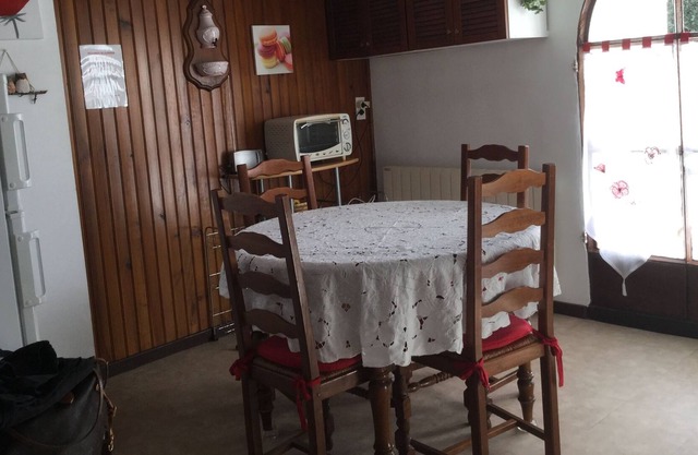 Casa, 8 personas St Julien Montagnier