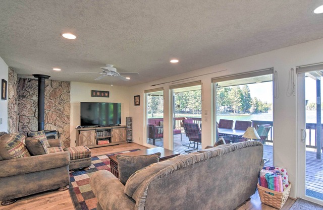 House w/ Private Deck on the Rock Creek Reservoir!