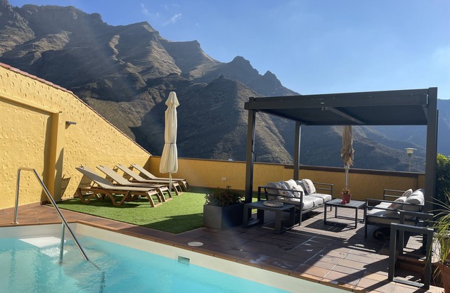 LA SUERTE CON PISCINA CLIMATIZADA Y JACUZZI, GRUPOS, MASCOTAS Y VISTAS