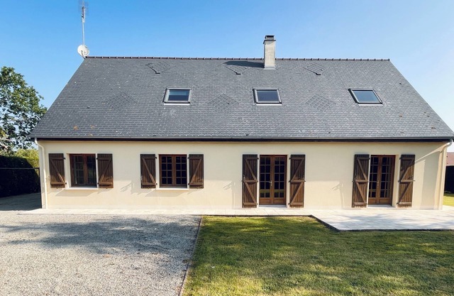 House with pool in Normandy
