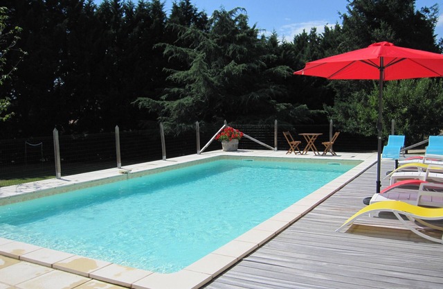 Casa con piscina en 3000 M² de terreno vallado en Périgord Mauzac