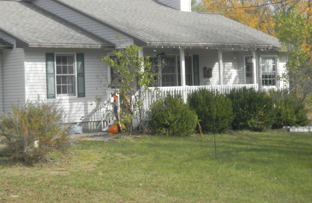 HOUSE WITH 2 Bed and 2 Baths 1 mile from Great KAYAKING, GOLF, FISHING, BIKING