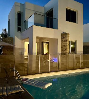 House with 2 bedrooms and Pool