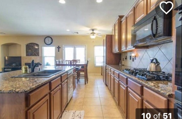 House with 4 bedrooms and private pool.