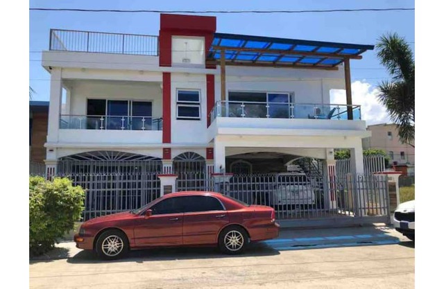 Casa con 4 habitaciones con terraza al aire libre!