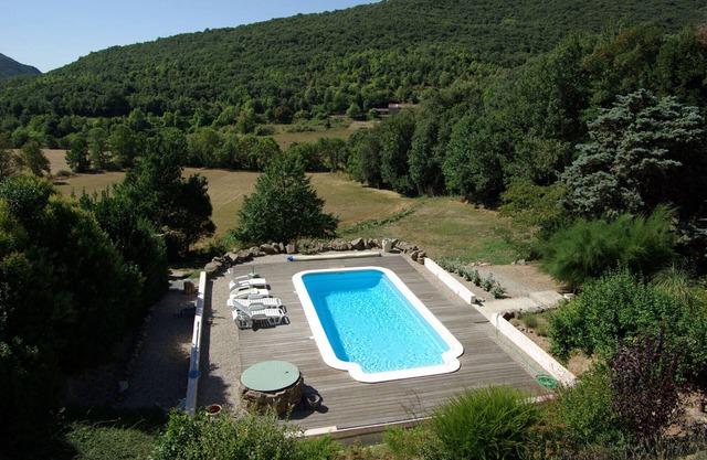 Casa con piscina en un entorno natural excepcional.
