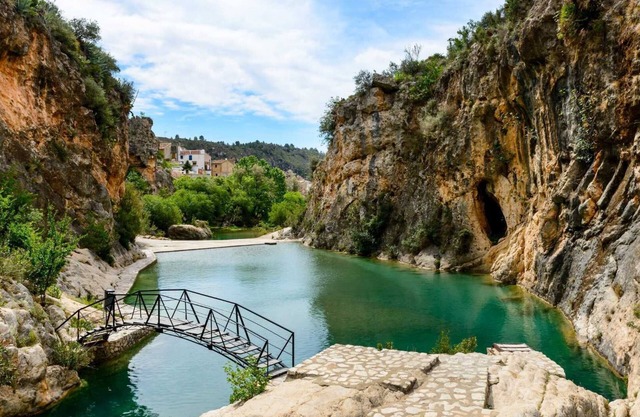 Casa con entorno único al lado del río.