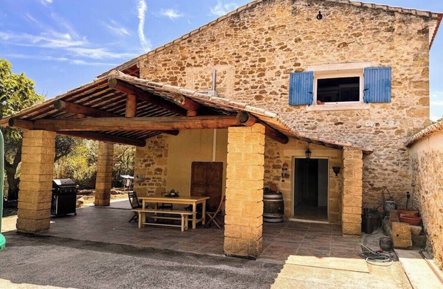 House with a view of Mont Ventoux, Sauveterre