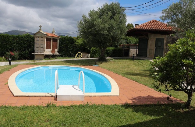 Casa con piscina y jardín privado, próxima a playa de Cabio