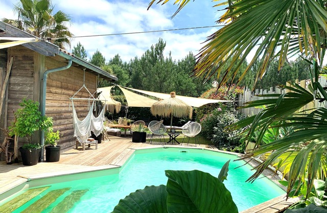 House with exotic cabin atmosphere, air-conditioned pool & spa