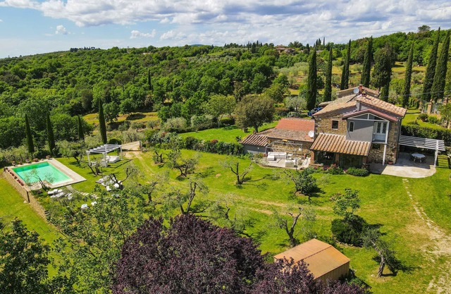 House with fenced garden,private pool,air conditioning 35km from Siena & Arezzo