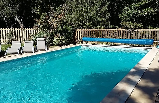 Casa con piscina privada en la Provenza en gran área boscosa ***