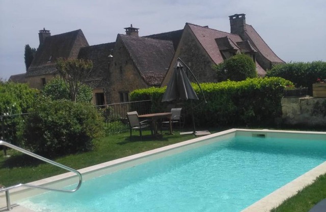 Casa con jardín, WiFi, admite mascotas, parking en Beynac