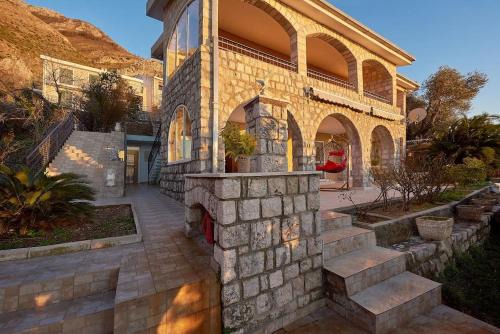 House with Garden &Sauna, 15-Min Walk to the Beach
