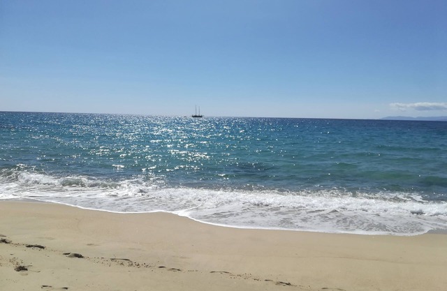 House with garden, 300 meters from the sea view beach.