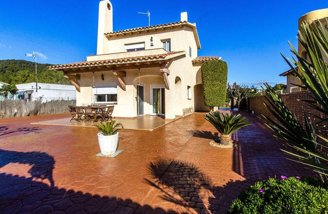 MONTSE BARA 2-11 PERSONAS,WIFI,PISCINA PRIVADA Y JARDIN
