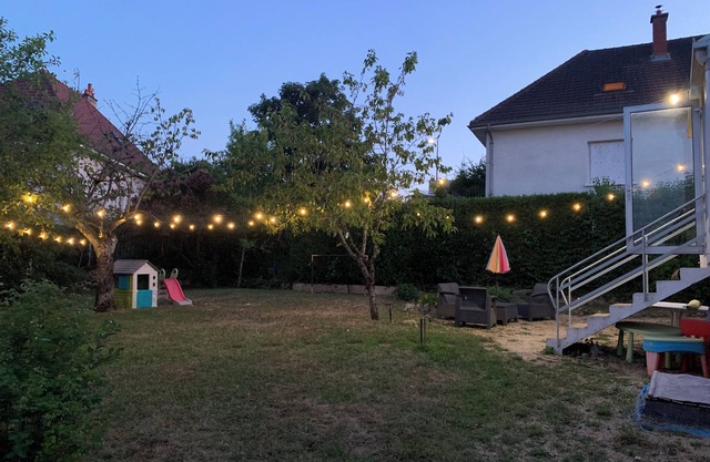 House with garden suburb of Dijon. animals accepted