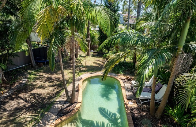 House with heated pool, fireplace and ev charger