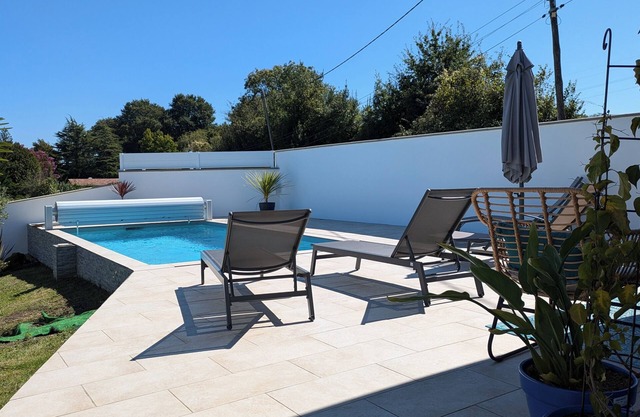House with heated pool, ideal for families