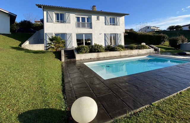 Casa con piscina climatizada cerca de la playa de Bidart